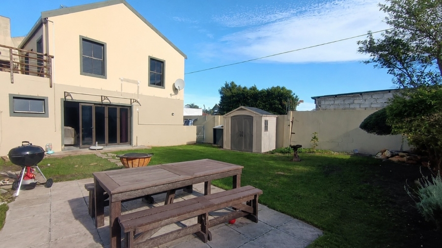 4 Bedroom Property for Sale in Sandbaai Western Cape